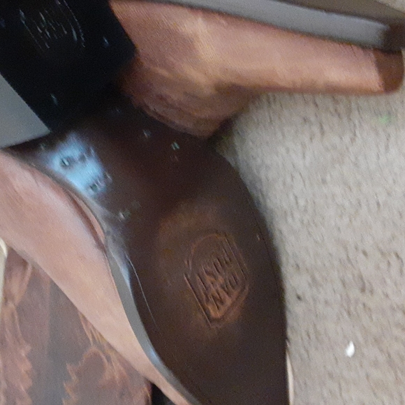 Shoes and boots and Sandal all size 7 to 7 1/2 - Picture 2 of 16